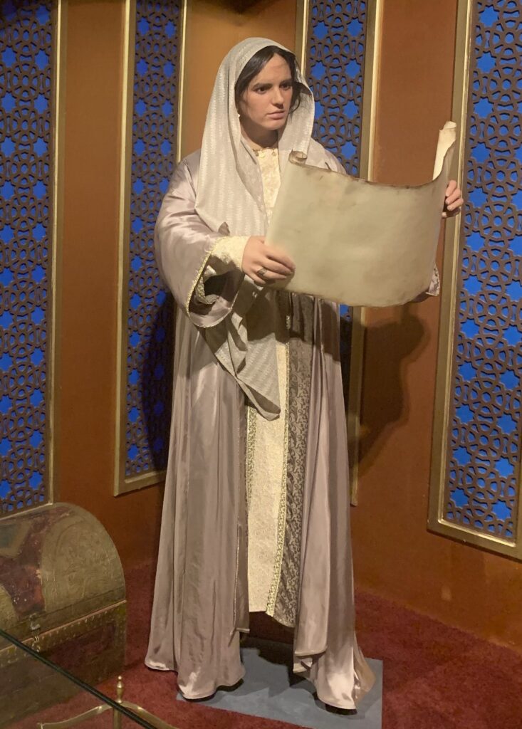 Statue of Fatima al-Fihri holding a parchment.
